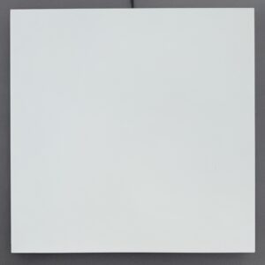 Vorderansicht der Nano-Heat Rasterdeckenheizung 200 W mit heller pulverbeschichteter Blechoberfläche